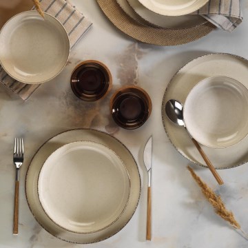 12-teiliges Geschirrset aus Porzellan in Beige