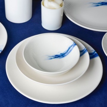 18-teiliges Geschirrset aus Porzellan, weiß/blau
