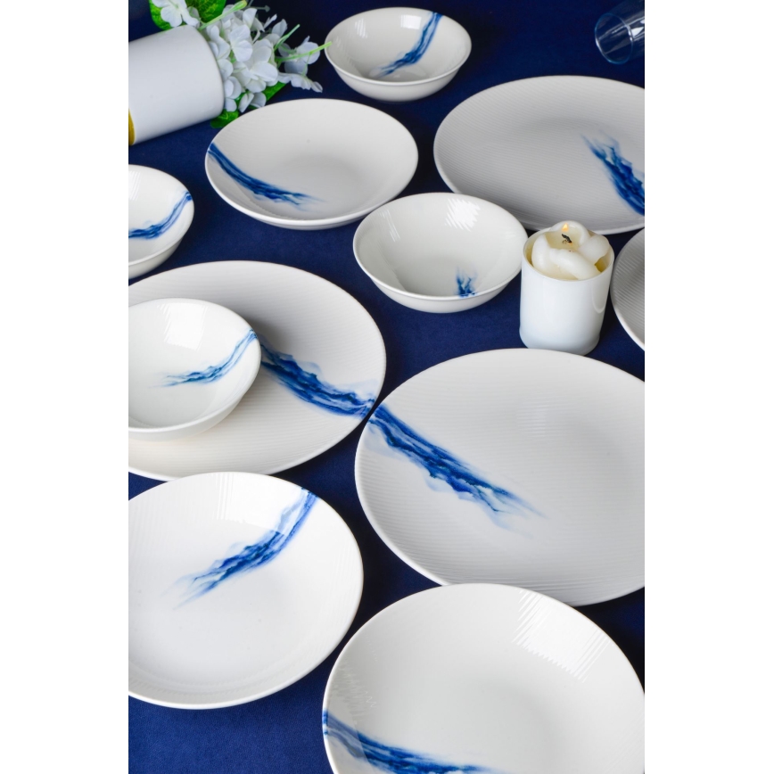 18-teiliges Geschirrset aus Porzellan, weiß/blau