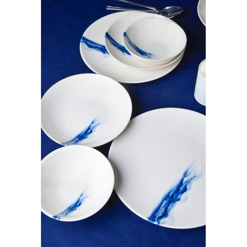 18-teiliges Geschirrset aus Porzellan, weiß/blau