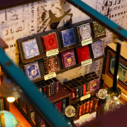 2Kids Toys - 3D-Puzzle LED Buchstütze Buchhandlung Seele 2xAAA