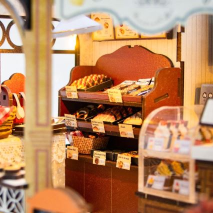 2Kids Toys - Miniatur-Haus Julias Bäckerei 2xAAA