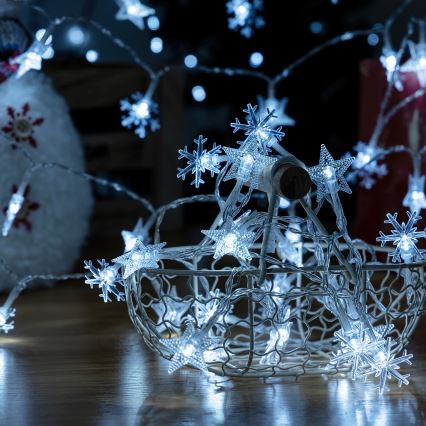 Aigostar - LED-Lichterkette für den Außenbereich, 25 LEDs / 8 Funktionen, 3×AA, 2,5 m, IP44, kaltweiß