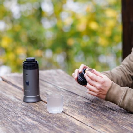 Aligator ACM002 - Tragbare, wiederaufladbare Reisekaffeemaschine PortaCaffé 3‑in‑1, 72 W / 7500 mAh, grau