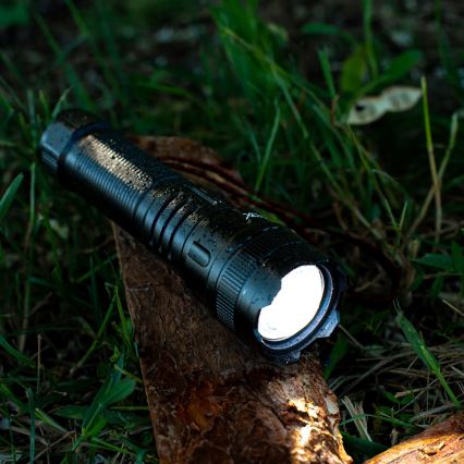 Dimmbare, aufladbare LED-Taschenlampe mit Powerbank Funktion LED/10W/5V IPX4 600 glänzend 2000 mAh