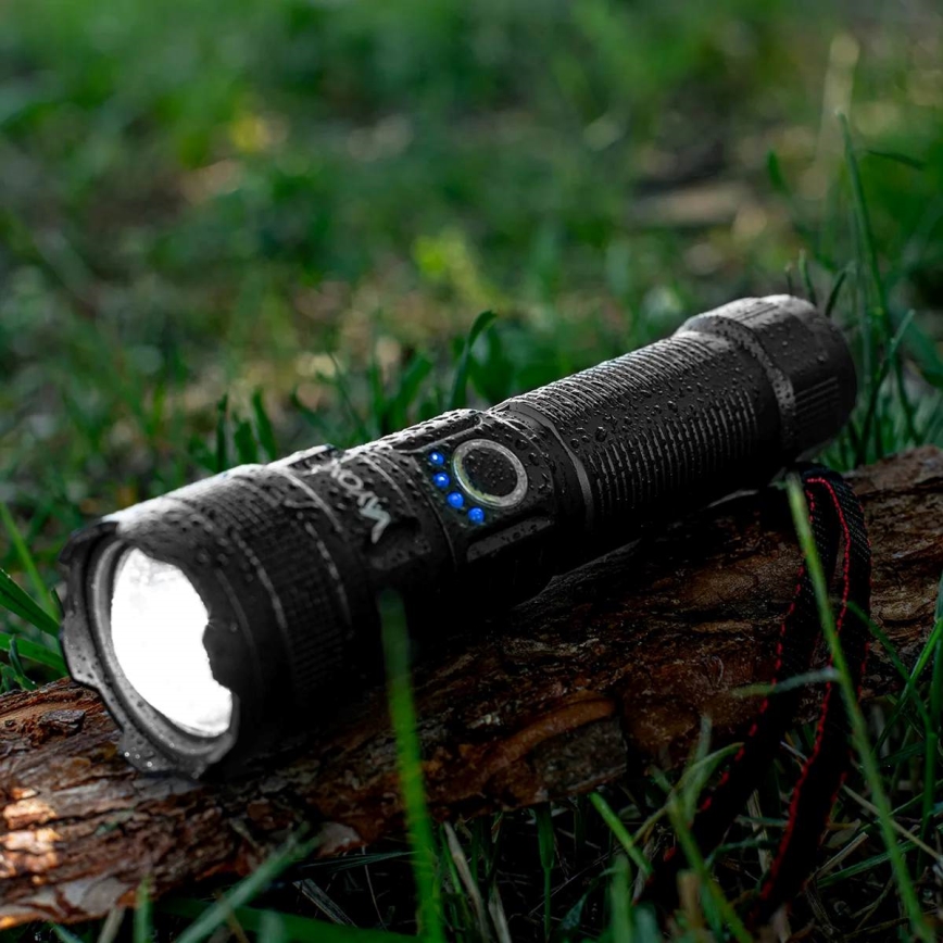 Dimmbare, aufladbare LED-Taschenlampe mit Powerbank Funktion LED/10W/5V IPX4 600 glänzend 2000 mAh