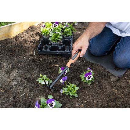 BLACK+DECKER - Gartenhacke mit dreizinkigem Bodenlockerer 30 cm