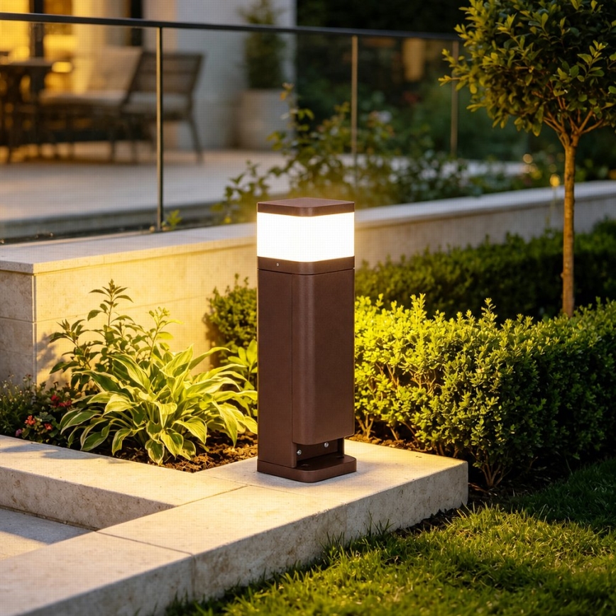 BRILAGI - Außenleuchte mit 2 SCHUKO-Steckdosen PILLAR 1xG9/11W/230V IP44 braun