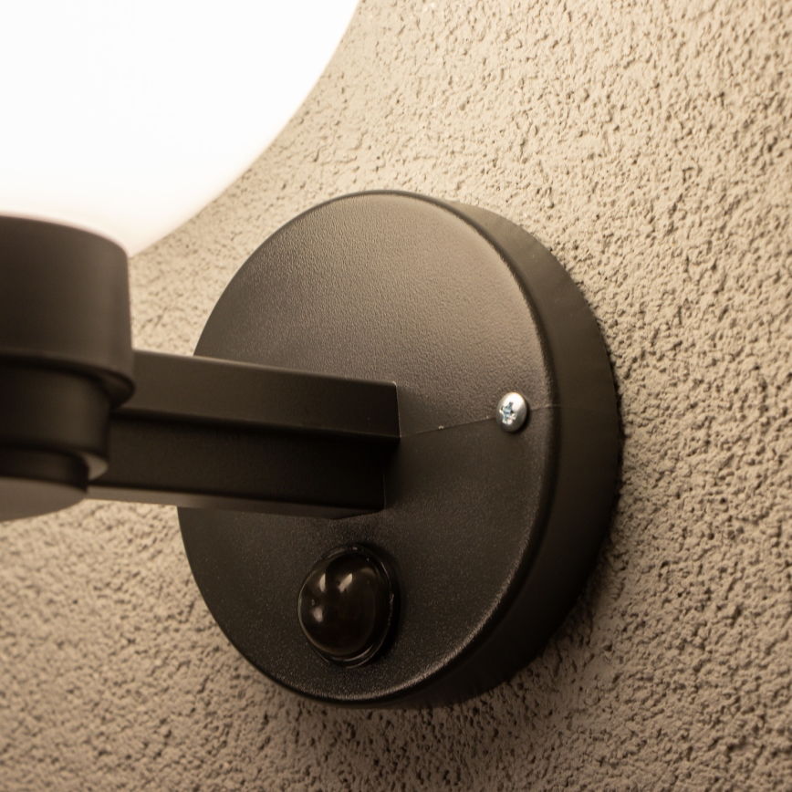 BRILAGI - Außenwandleuchte mit Bewegungsmelder HARBOR 1xE27/40W/230V IP33 schwarz/weiß