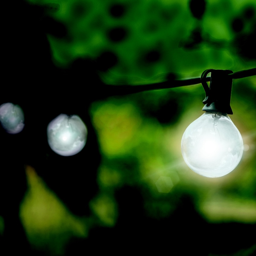 Brilagi - LED-Außen-Dekorations-Lichterkette GIRLANDA 25xE12/0,8W/230V 20m IP44 kaltweiß