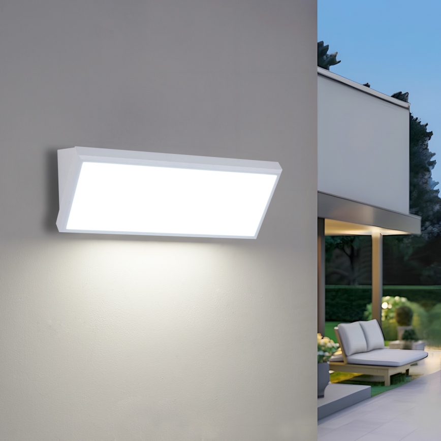 Brilagi - LED Außenwandleuchte TRIANGLE LED/42W/230V weiß IP65