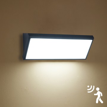 Brilagi - LED-Außenwandleuchte TRIANGLE mit Sensor, 42 W, 230 V, 45 cm, schwarz, IP65
