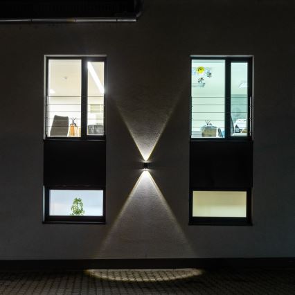 Brilagi - LED-Solarwandleuchte PYRAMID LED/2W/3,2V 1300 mAh IP54