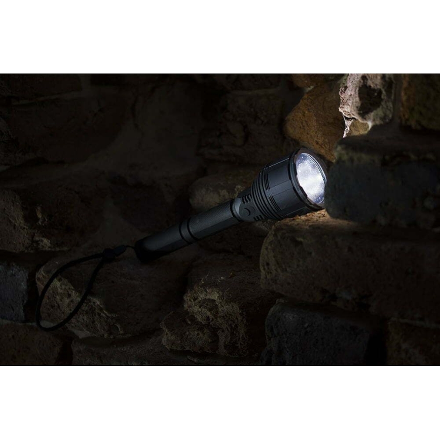 Dimmbare, aufladbare LED-Taschenlampe LED/30W/5V IPX7 3000 glänzend 8400 mAh