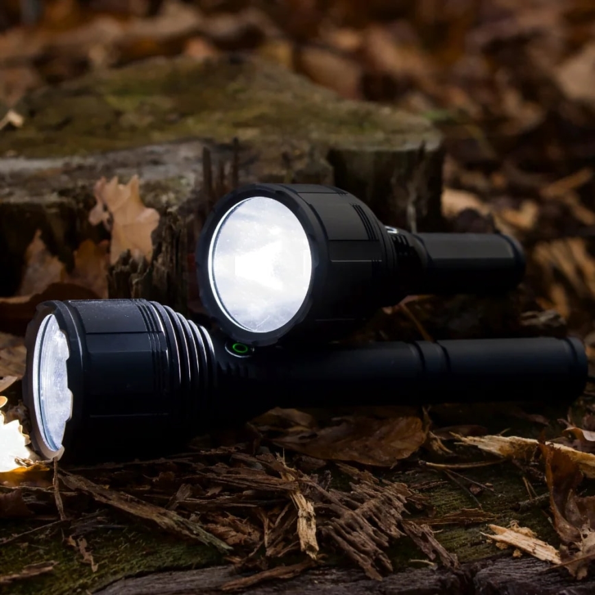 Dimmbare, aufladbare LED-Taschenlampe LED/30W/5V IPX7 3000 glänzend 8400 mAh
