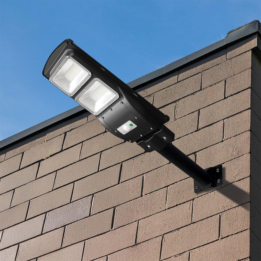 Dimmbare LED-Solar-Straßenleuchte mit Bewegungs- und Dämmerungssensor LED/8W/3,2V 6000K IP65 9000 mAh schwarz + Fernbedienung