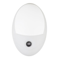 Globo - LED Orientierungsleuchte mit Sensor für Steckdose 4xLED/0,6W/230V 6500K