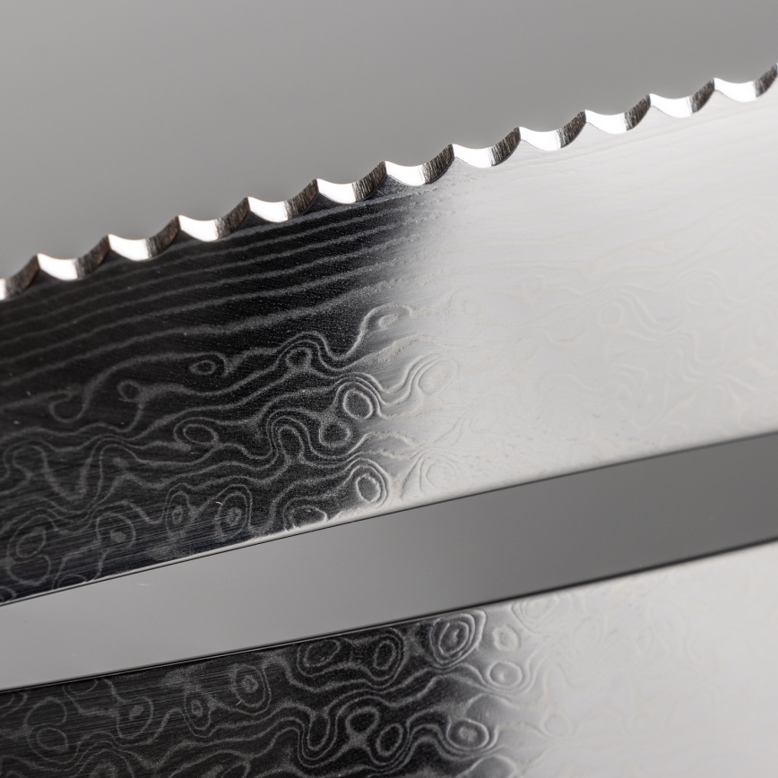 Gudaro - Damast-Brotmesser TAKUMI 8, 67-lagiger Stahl, Klingenlänge 20 cm, Walnussgriff