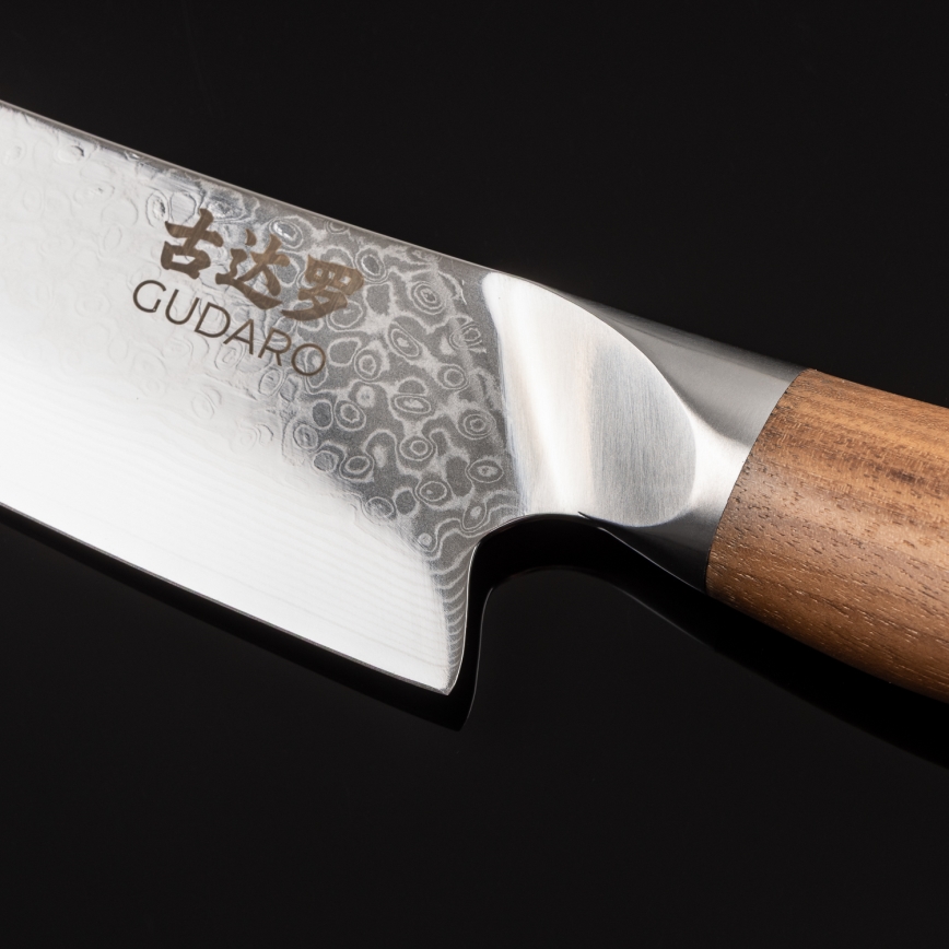 Gudaro - Damast-Chefmesser TAKUMI 8, 67 Lagen Stahl, Klingenlänge 20 cm, Walnuss