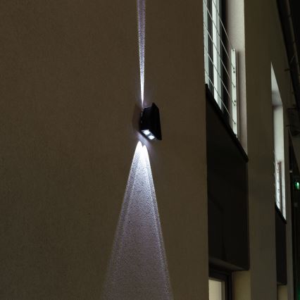 LED-Solarwandleuchte mit Sensor LED/2W/5V IP54 1300 mAh