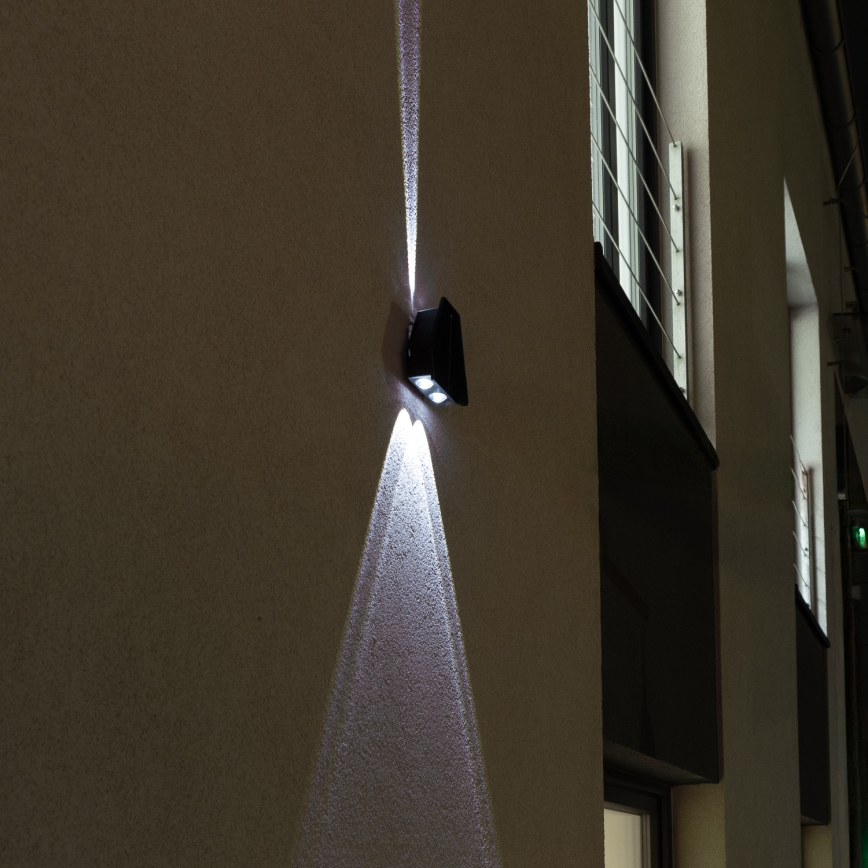 LED-Solarwandleuchte mit Sensor LED/2W/5V IP54 1300 mAh