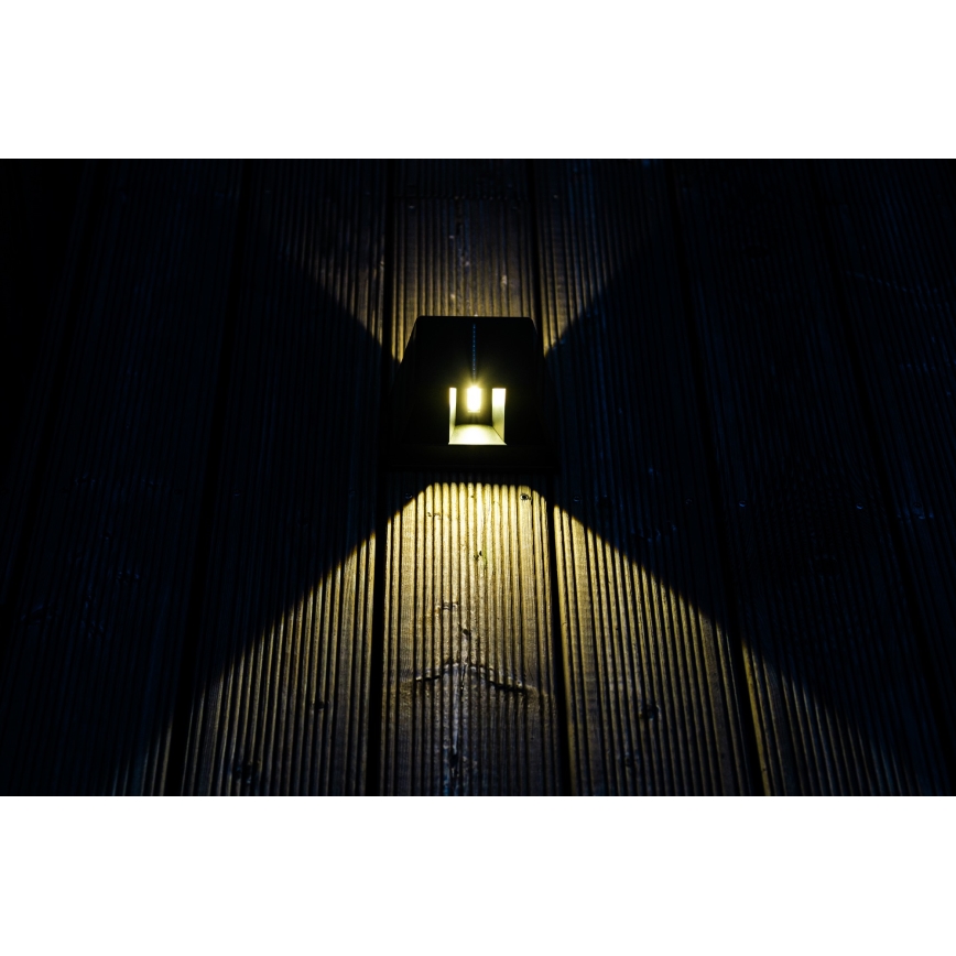 LED Solar-Wandleuchte mit Sensor LED/2W/5V IP54 1300 mAh