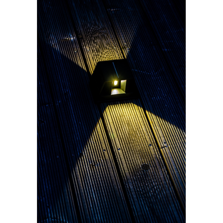 LED-Solarwandleuchte mit Sensor LED/2W/5V IP54 1300 mAh