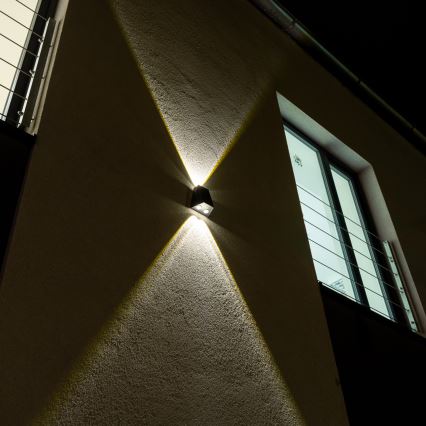 LED-Solarwandleuchte mit Sensor LED/2W/5V IP54 1300 mAh