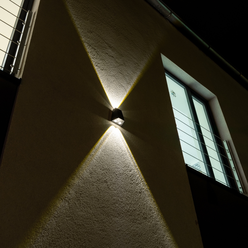 LED-Solarwandleuchte mit Sensor LED/2W/5V IP54 1300 mAh