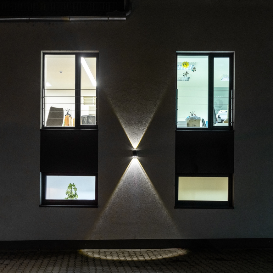 LED-Solarwandleuchte mit Sensor LED/2W/5V IP54 1300 mAh