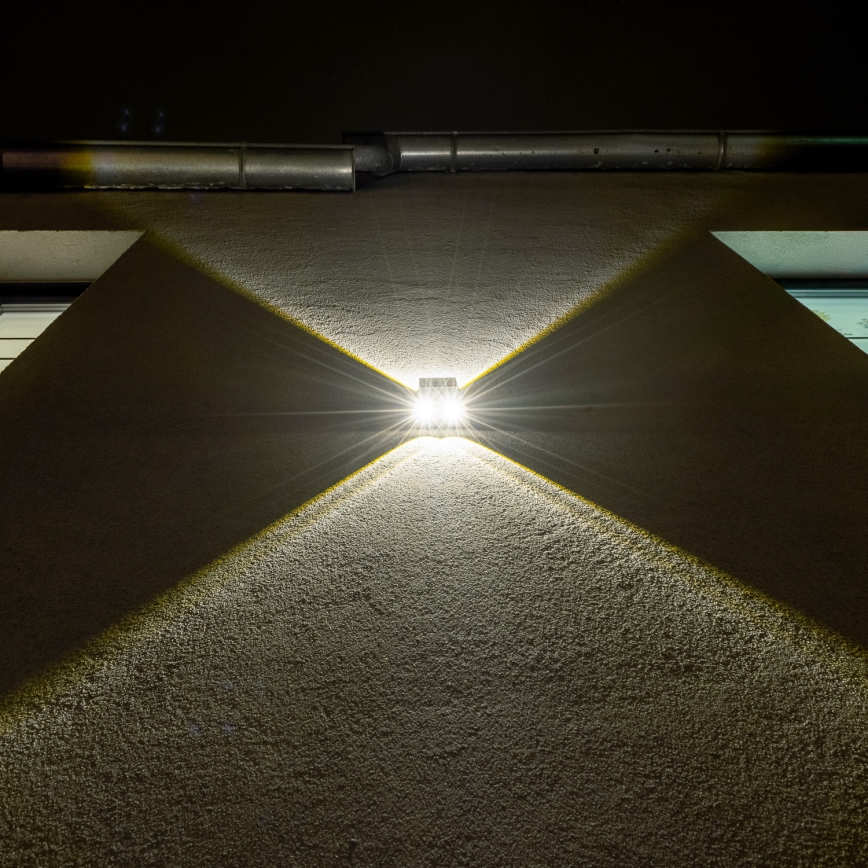 LED-Solarwandleuchte mit Sensor LED/2W/5V IP54 1300 mAh
