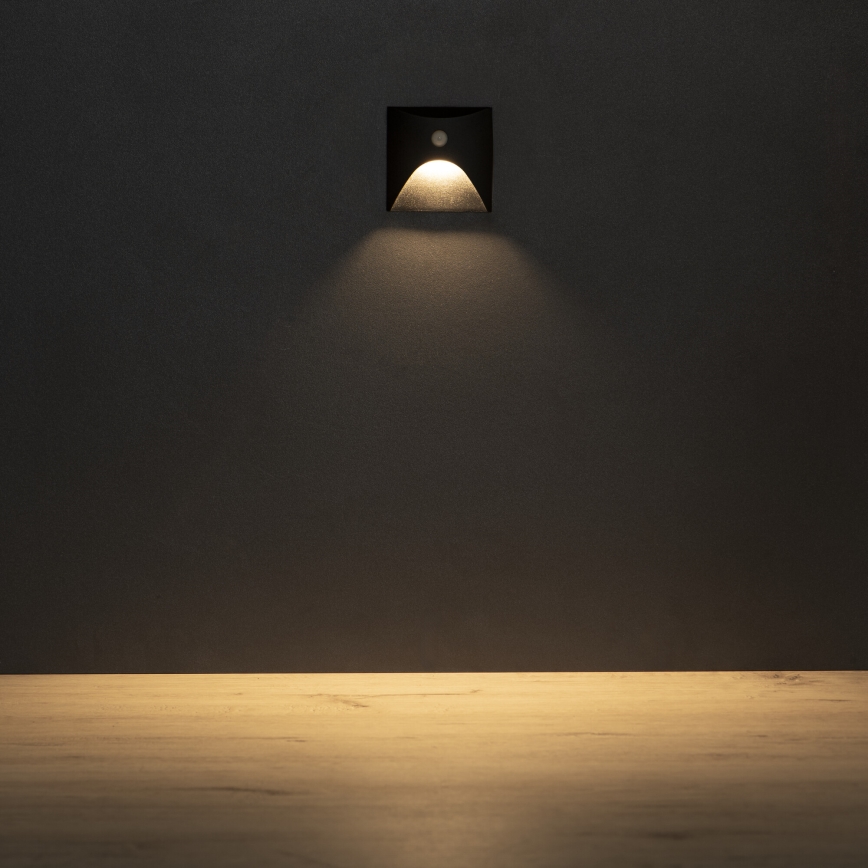 LED-Treppenleuchte mit Bewegungs- und Dämmerungssensor EXIN LED/2,5W/230V 3000K IP65 schwarz eckig