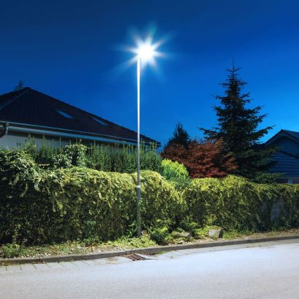 LED Dimmbare Solar-Straßenleuchte mit Bewegungs- und Dämmerungssensor KERS LED/300W/3,2V 6500K 8000 mAh IP65 grau + Fernbedienung