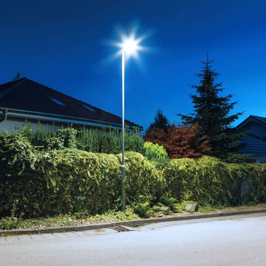 LED Dimmbare Solar-Straßenleuchte mit Bewegungs- und Dämmerungssensor KERS LED/300W/3,2V 6500K 8000 mAh IP65 grau + Fernbedienung
