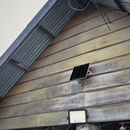 Dimmbarer Solar-LED-Strahler 100W (3,2V) 2000–8000K IP65 5000 mAh Schwarz – mit Fernbedienung