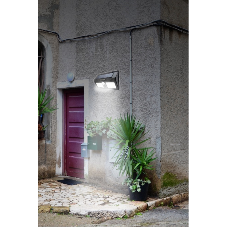 LED-Solar-Wandleuchte mit Sensor LED/1,2W/3,7V 1200 mAh IP44