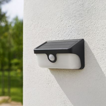 LED-Solar-Wandleuchte mit Sensor LINK LED/5W/3,7V 2000 mAh IP65 schwarz