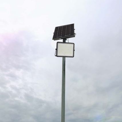 LED Solarstrahler für den Außenbereich LED/200W/3,2V 4000K schwarz IP65 + Fernbedienung