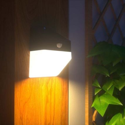 LED-Solarwandleuchte mit Sensor LED/2W/3,7V 4000K IP65 1200 mAh