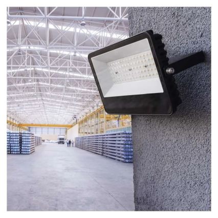 LED-Strahler AVENO LED/48W/230V 4000K 7200 lm IP66 schwarz