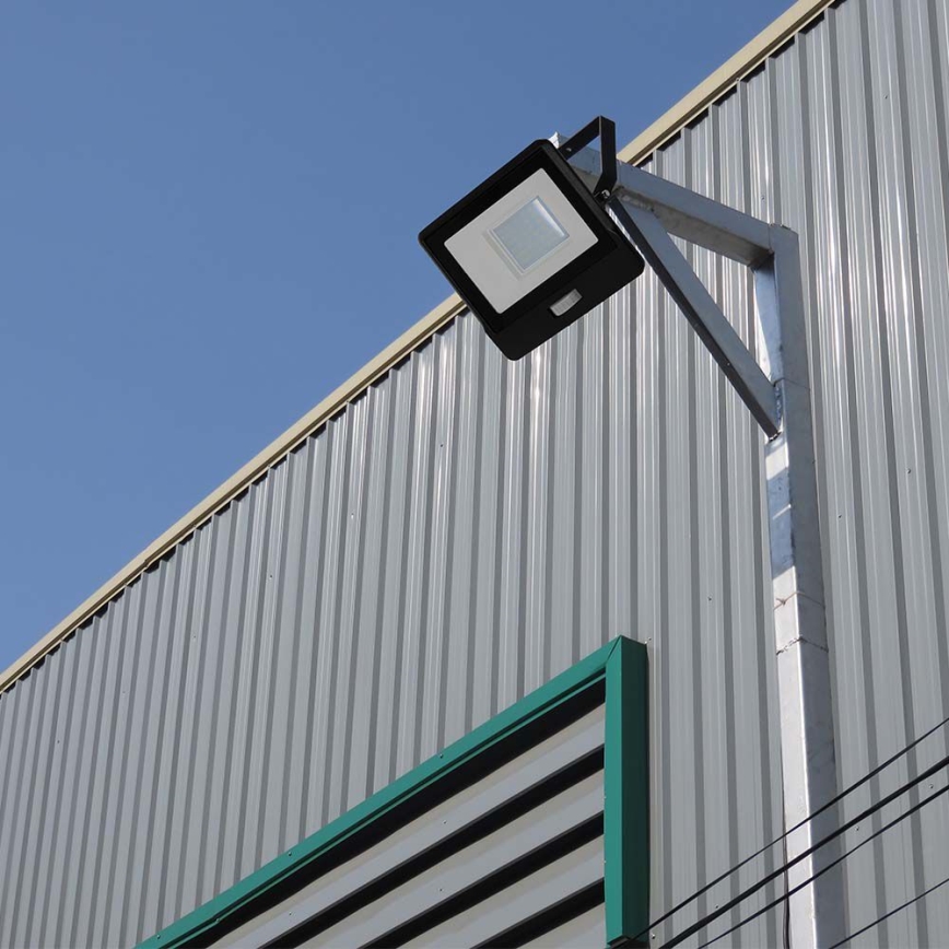 LED-Flutlicht mit Sensor LED/50W/230V 4000K IP65 schwarz