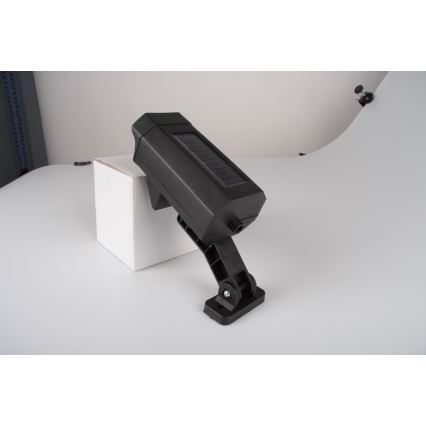 LED-Überwachungskamera-Attrappe mit Sensor und mit Solarpanel LED/5W/5,5V 800 mAh IP65 + Fernbedienung