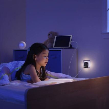 Ledvance - LED Steckdosen-Nachtlicht mit Sensor und USB LUNETTA LED/12,5W/230V 3000K schwarz