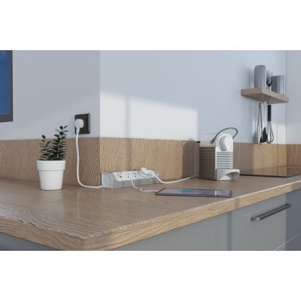 Legrand 049406 - Verlängerungskabel 3-fach Typ E + USB-A + USB-C 1 m silber/weiß