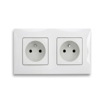 Legrand - Doppelsteckdose für den Wohnbereich mit Rahmen NILOE 250V weiß