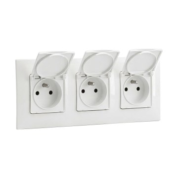 Legrand - Dreifach-Außensteckdose für den Außenbereich mit Rahmen NILOE 250V IP44 weiß