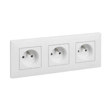 Legrand - Dreifach-Wandsteckdose mit Rahmen NILOE STEP 250V weiß
