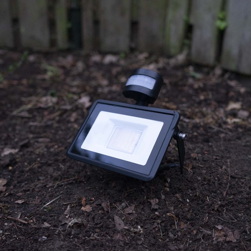 LED-Dimmstrahler mit Bewegungsmelder SmartLife LED/20W/230V 3000-6500K IP44 Wi-Fi