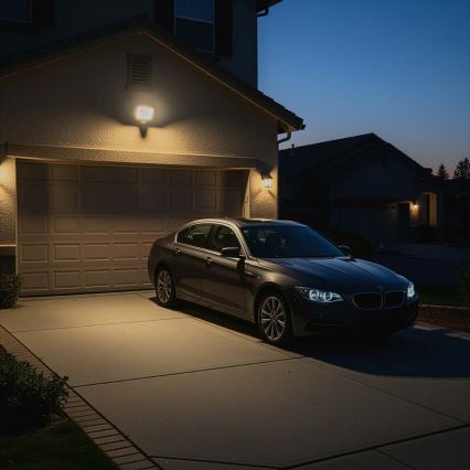 Dimmbarer LED-Strahler mit Bewegungsmelder für Steckdose SmartLife LED/20W/230V 3000-6500K IP44 Wi-Fi
