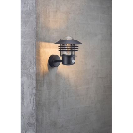 Nordlux - Außenwandleuchte mit Sensor VEJERS 1xE27/60W/230V IP54 silber